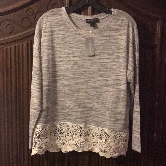 Stunner Top w/Lace Bottom Trim—Great w/Sk. Jeans! - Picture 2 of 8